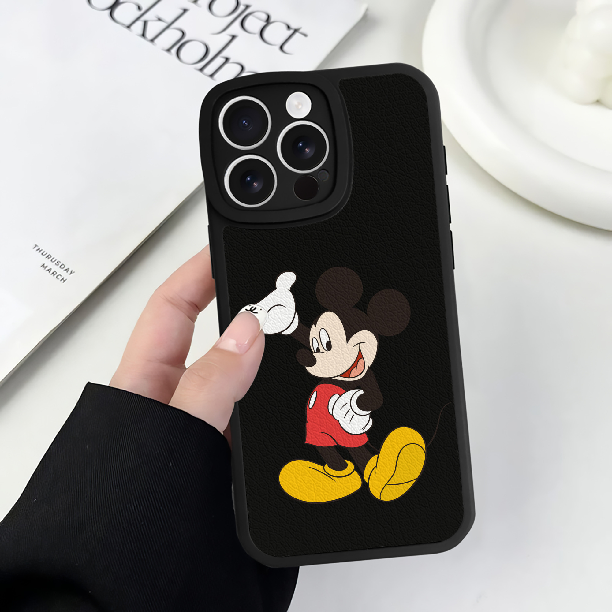 （画像用） ミッキーマウス Mickey Mouse 【iPhone 16シリーズ対応】シリコンスマホケース（レザー調） 材質：シリコン